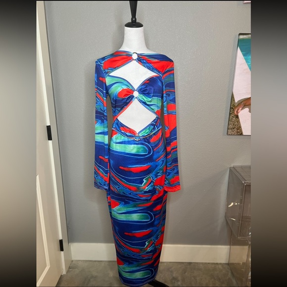 Dresses & Skirts - Long sleeve cut out dress
